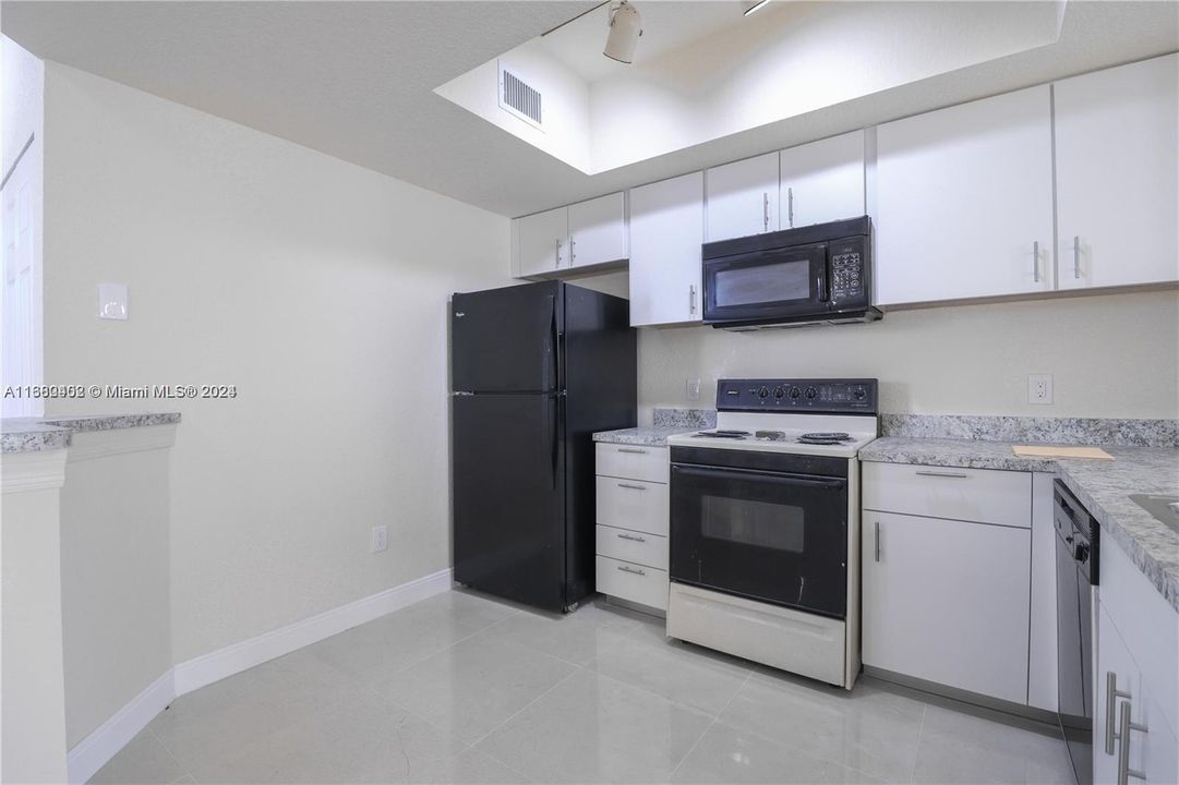 For Rent: $2,900 (3 beds, 3 baths, 1285 Square Feet)