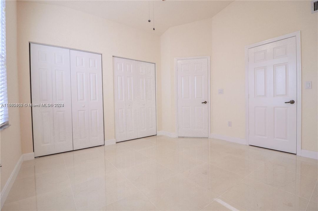 For Rent: $2,900 (3 beds, 3 baths, 1285 Square Feet)