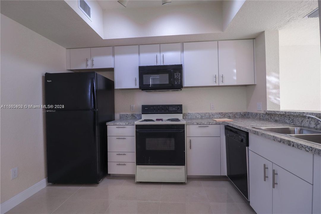 For Rent: $2,900 (3 beds, 3 baths, 1285 Square Feet)