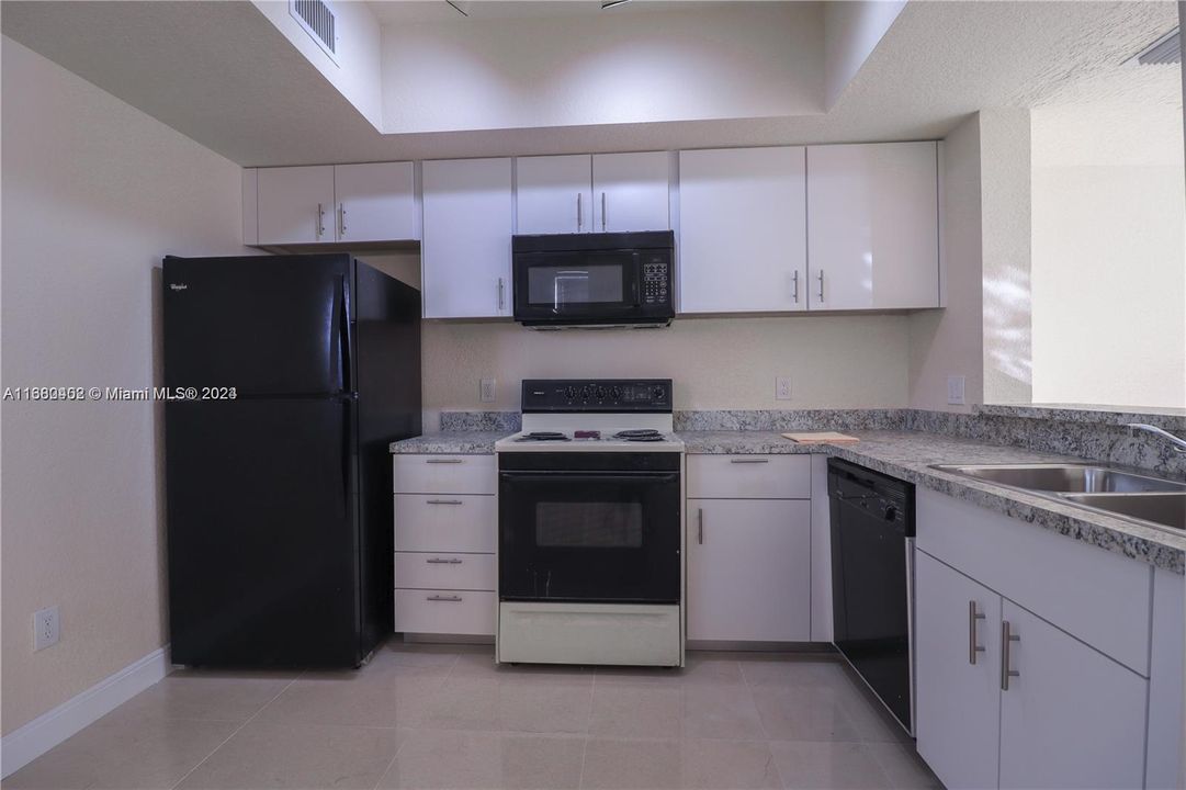 For Rent: $2,900 (3 beds, 3 baths, 1285 Square Feet)