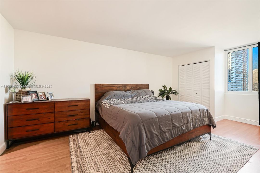 For Sale: $370,000 (2 beds, 2 baths, 903 Square Feet)