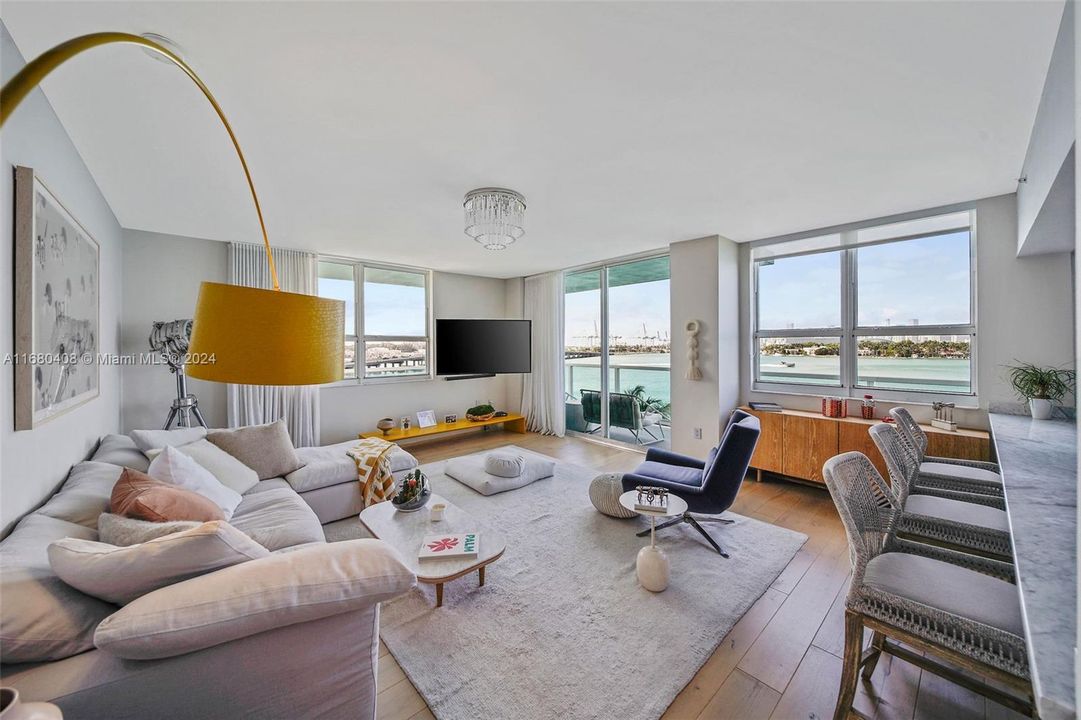 For Sale: $1,395,000 (2 beds, 2 baths, 1147 Square Feet)