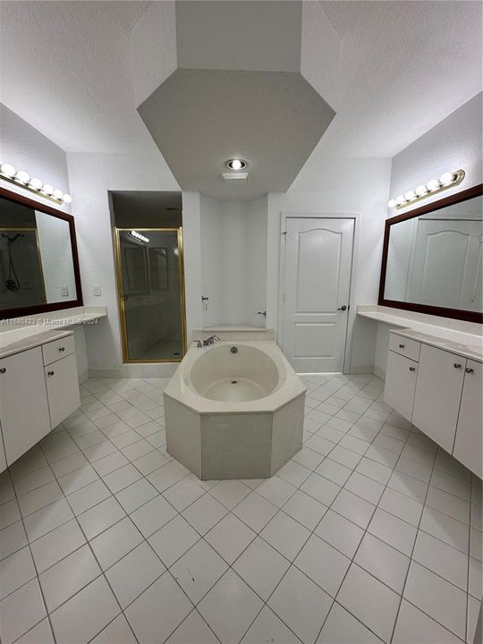 Recently Rented: $3,600 (3 beds, 2 baths, 1950 Square Feet)