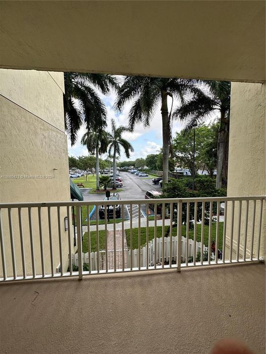 Recently Rented: $3,600 (3 beds, 2 baths, 1950 Square Feet)