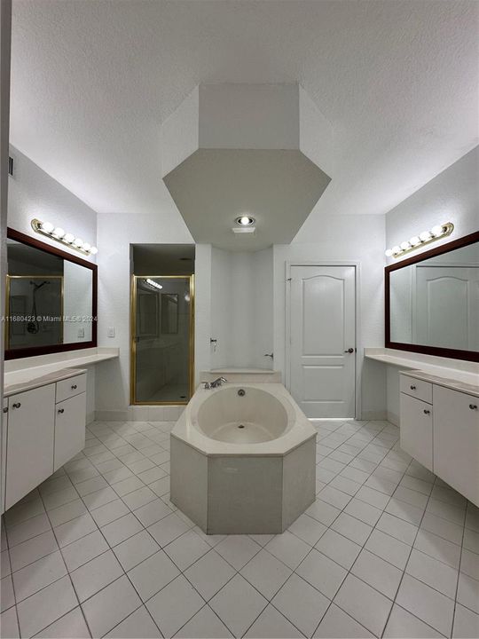 Recently Rented: $3,600 (3 beds, 2 baths, 1950 Square Feet)