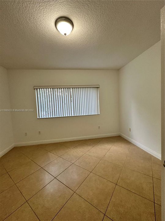 Recently Rented: $3,600 (3 beds, 2 baths, 1950 Square Feet)