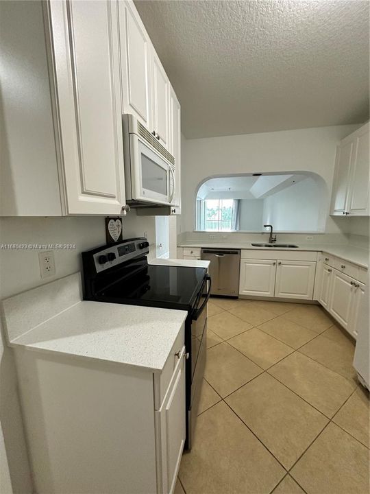Recently Rented: $3,600 (3 beds, 2 baths, 1950 Square Feet)