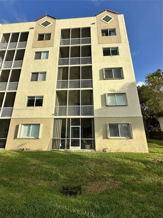 Recently Rented: $3,600 (3 beds, 2 baths, 1950 Square Feet)