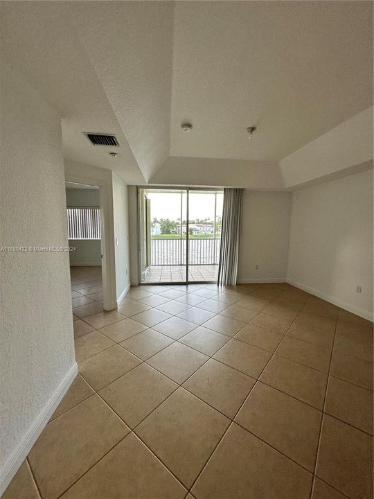 Recently Rented: $3,600 (3 beds, 2 baths, 1950 Square Feet)