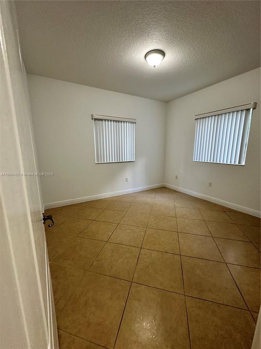 Recently Rented: $3,600 (3 beds, 2 baths, 1950 Square Feet)
