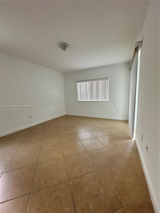 Recently Rented: $3,600 (3 beds, 2 baths, 1950 Square Feet)