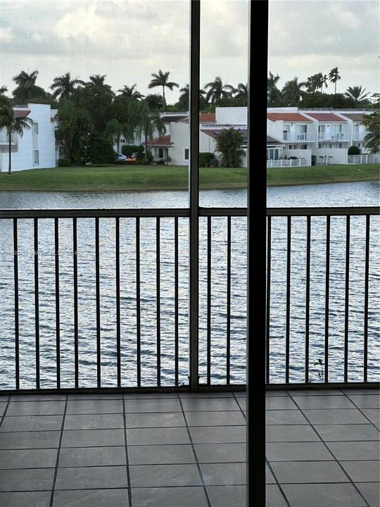 Recently Rented: $3,600 (3 beds, 2 baths, 1950 Square Feet)