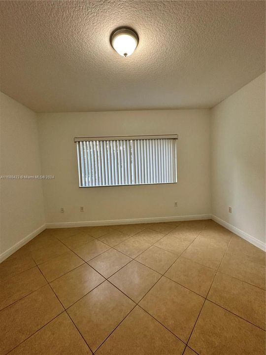 Recently Rented: $3,600 (3 beds, 2 baths, 1950 Square Feet)