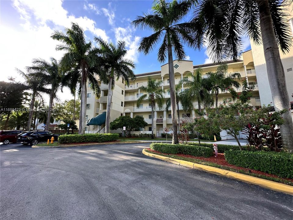 Recently Rented: $3,600 (3 beds, 2 baths, 1950 Square Feet)