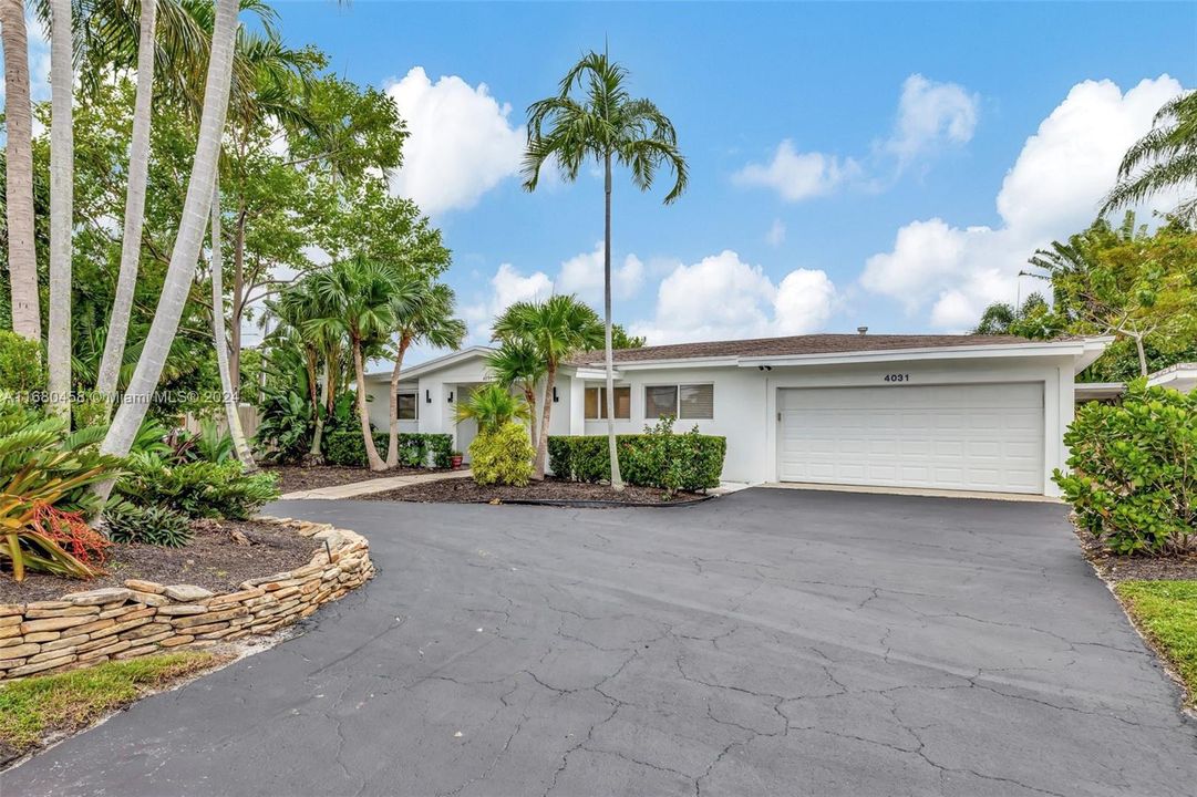 For Sale: $1,150,000 (3 beds, 2 baths, 1955 Square Feet)