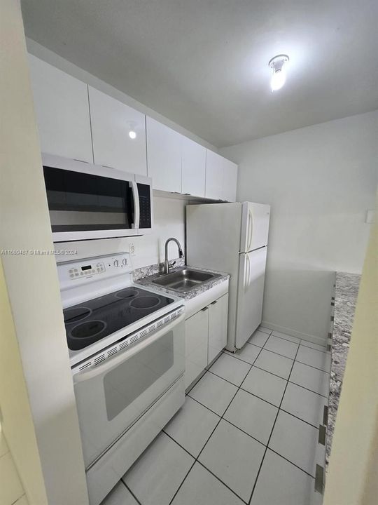 For Rent: $1,100 (0 beds, 1 baths, 440 Square Feet)