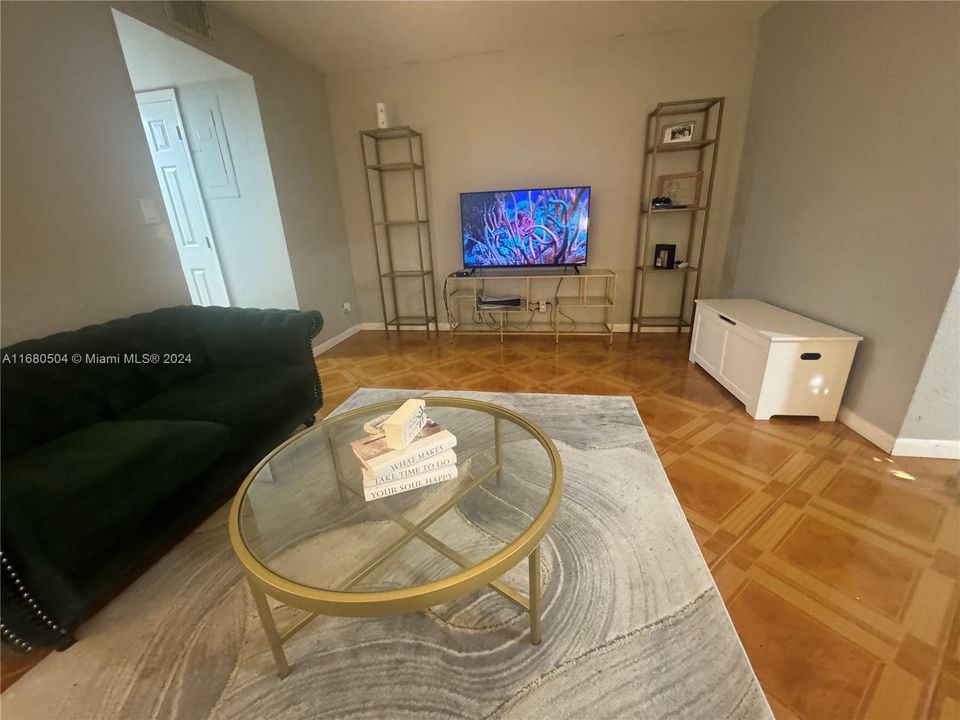 En Venta: $350,000 (2 camas, 2 baños, 1260 Pies cuadrados)