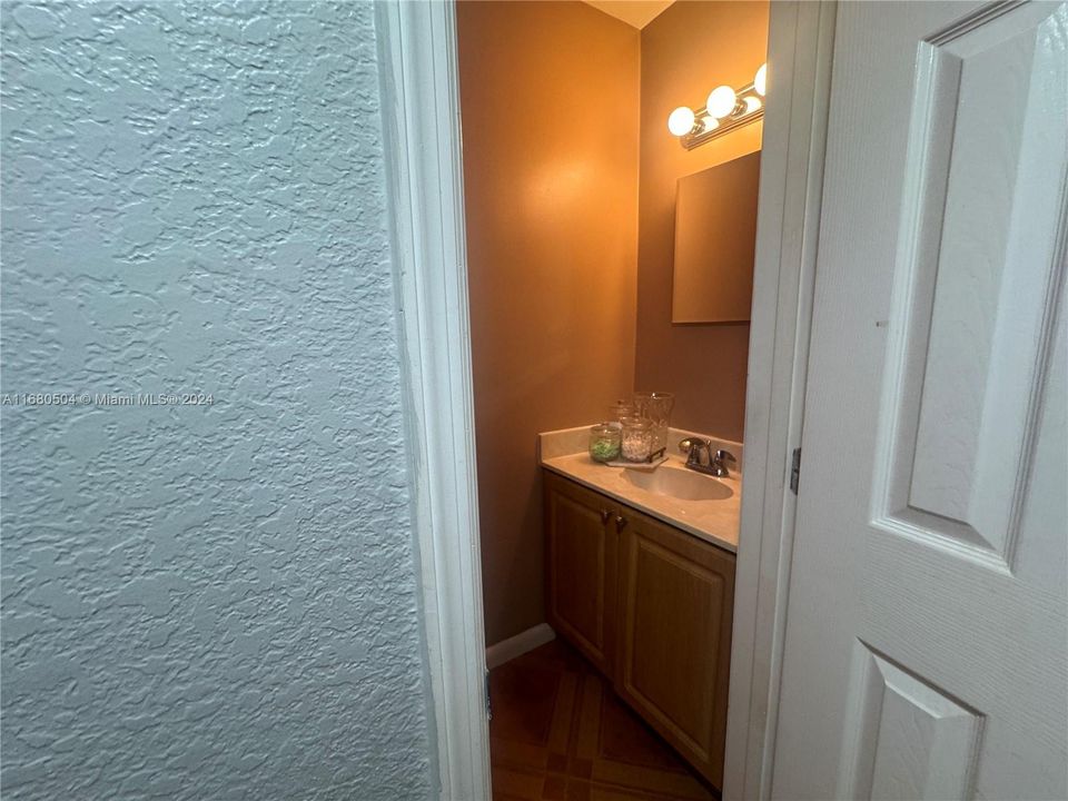 For Sale: $350,000 (2 beds, 2 baths, 1260 Square Feet)