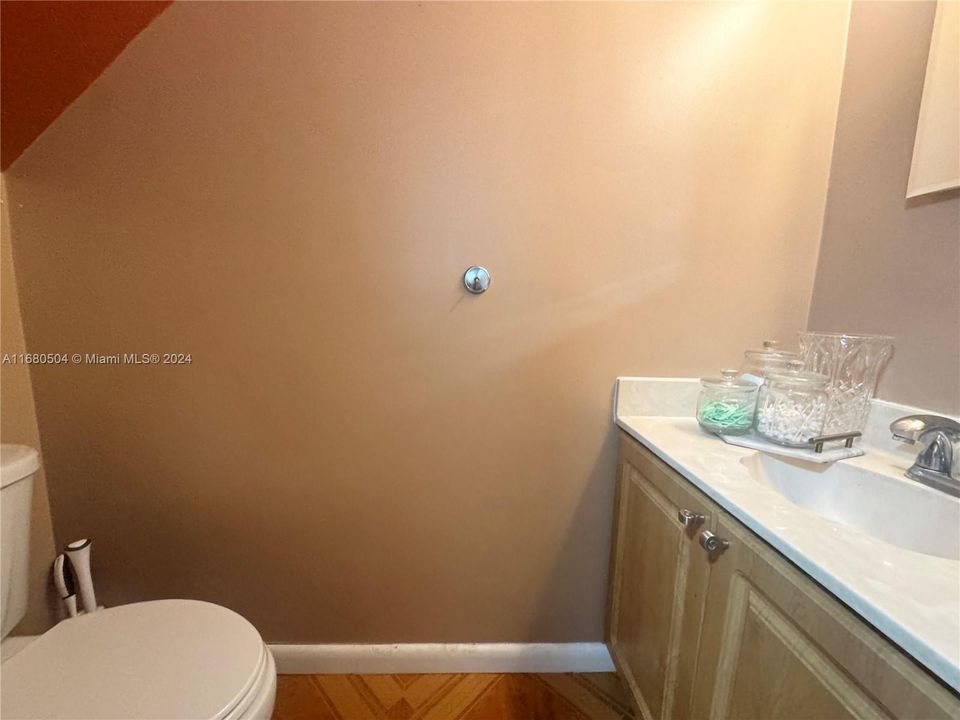 For Sale: $350,000 (2 beds, 2 baths, 1260 Square Feet)