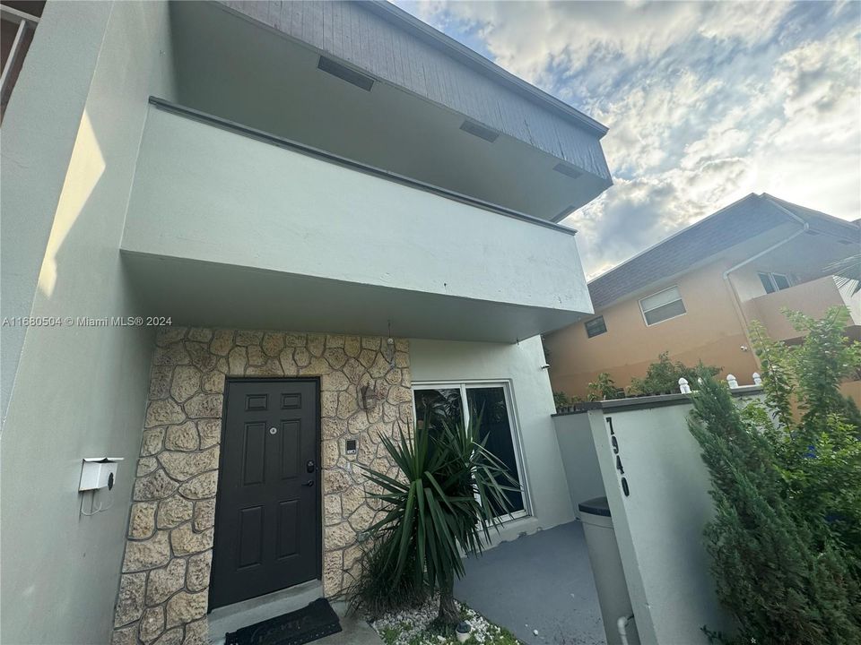 En Venta: $350,000 (2 camas, 2 baños, 1260 Pies cuadrados)