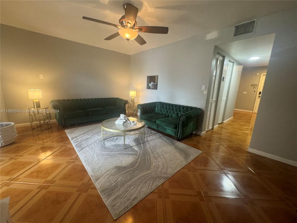 For Sale: $350,000 (2 beds, 2 baths, 1260 Square Feet)