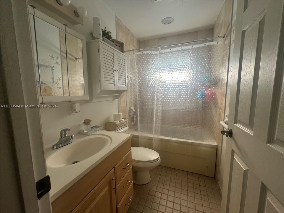 For Sale: $350,000 (2 beds, 2 baths, 1260 Square Feet)