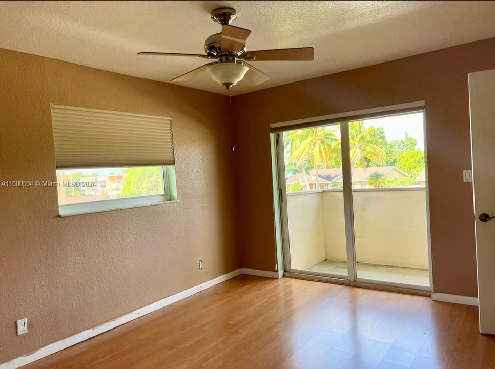 For Sale: $350,000 (2 beds, 2 baths, 1260 Square Feet)