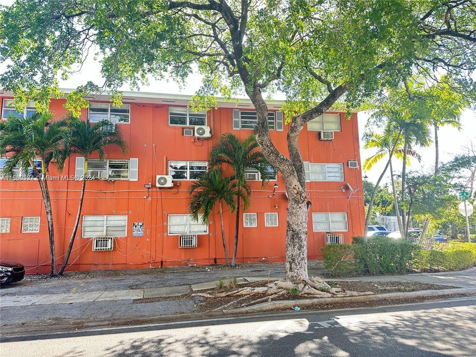 En Venta: $158,999 (1 camas, 1 baños, 581 Pies cuadrados)