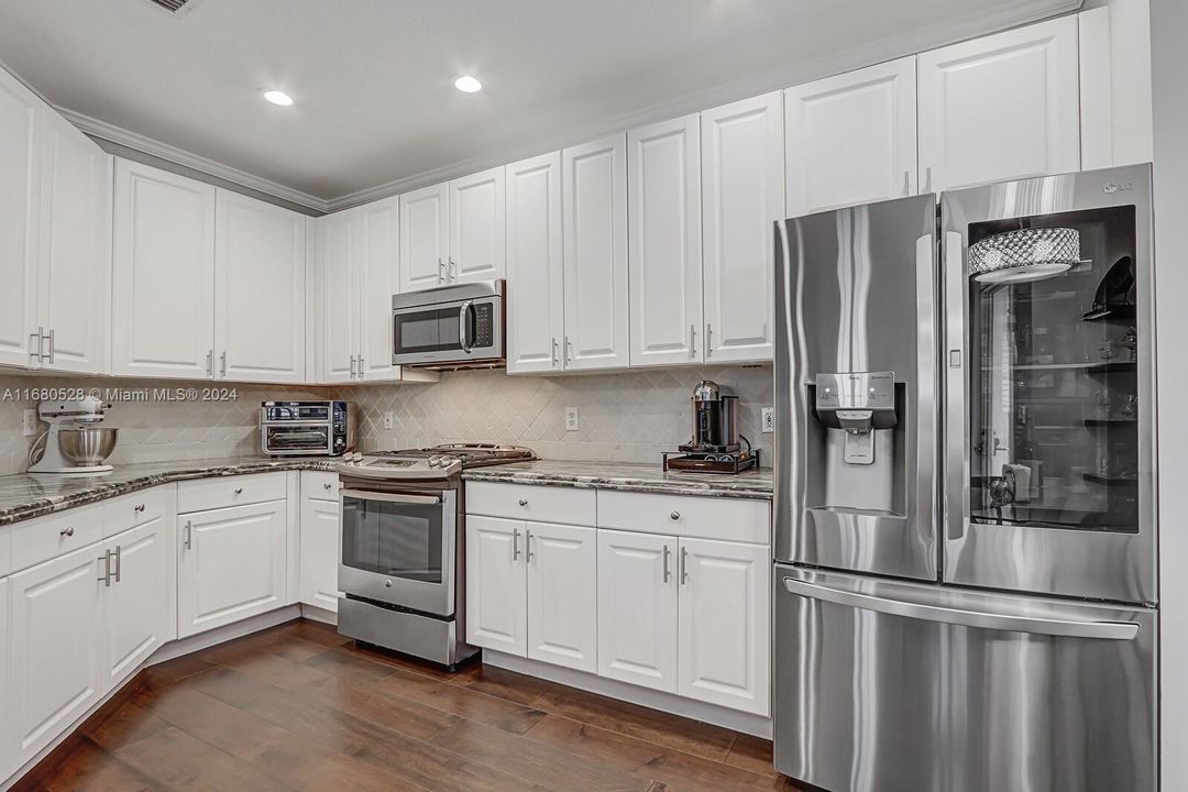 For Sale: $749,900 (3 beds, 2 baths, 1877 Square Feet)