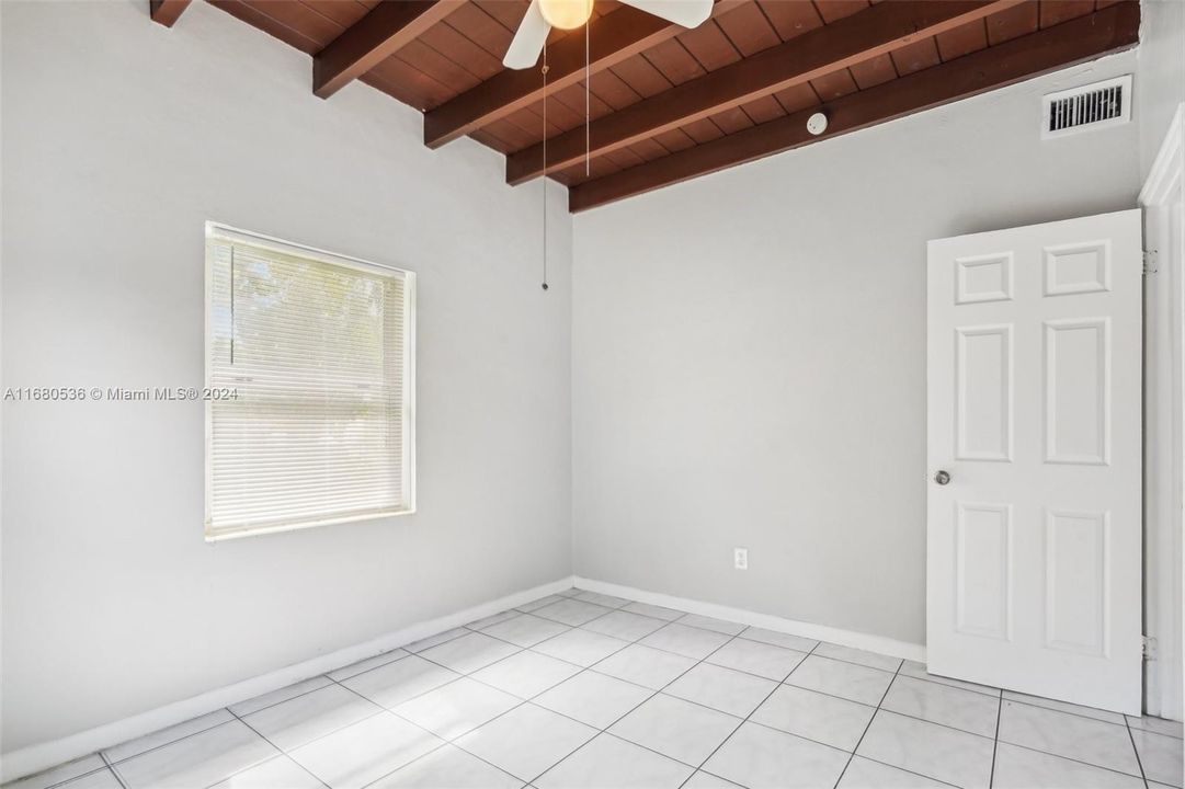 For Sale: $469,900 (3 beds, 2 baths, 1055 Square Feet)