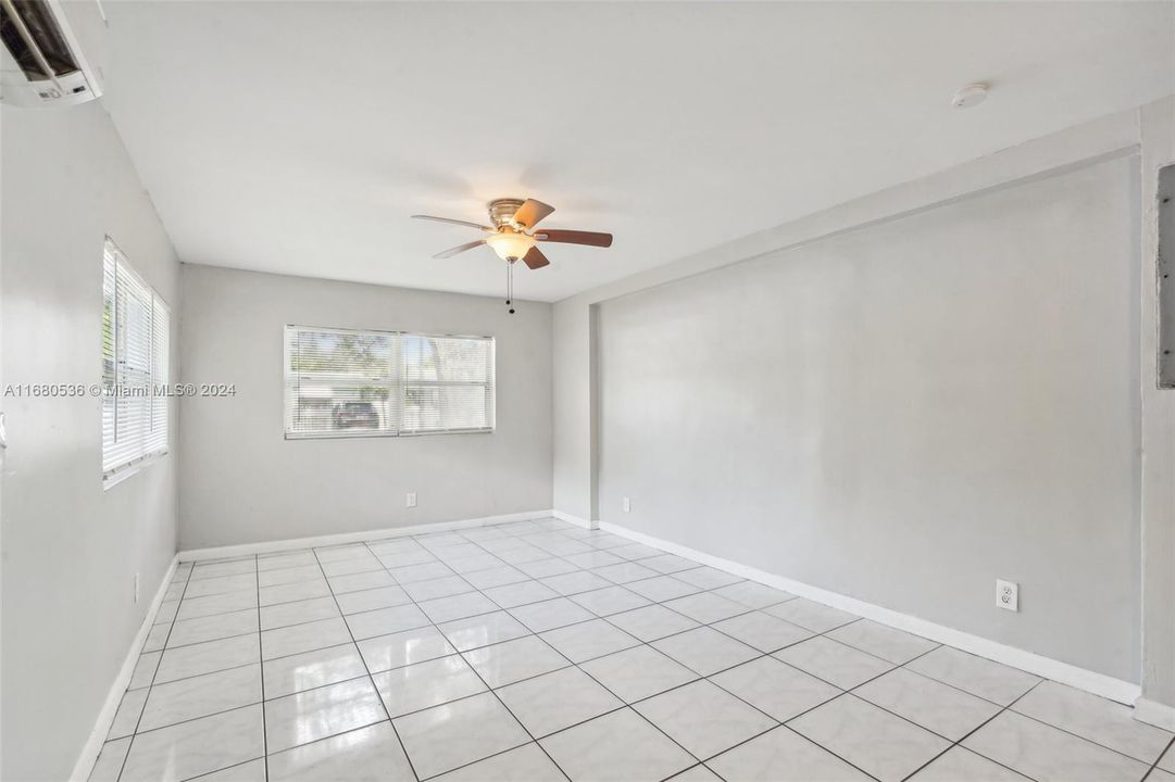 For Sale: $469,900 (3 beds, 2 baths, 1055 Square Feet)