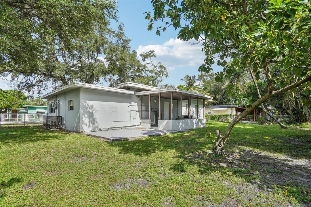 For Sale: $469,900 (3 beds, 2 baths, 1055 Square Feet)