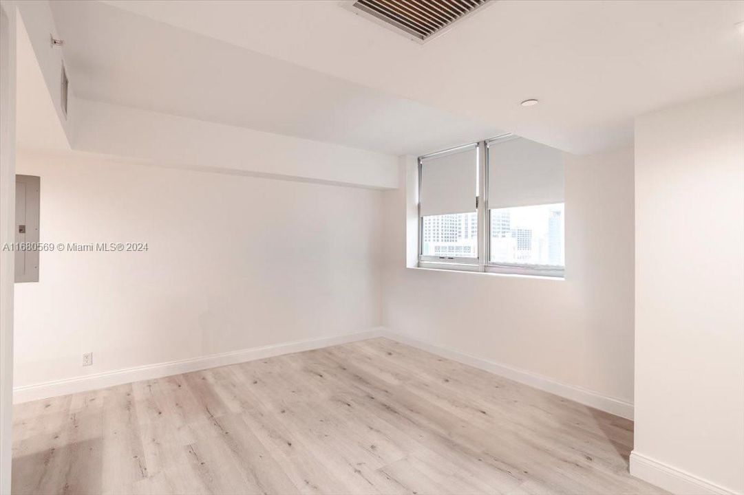 For Sale: $360,000 (2 beds, 1 baths, 787 Square Feet)