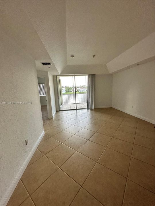 En Venta: $545,000 (3 camas, 2 baños, 1950 Pies cuadrados)