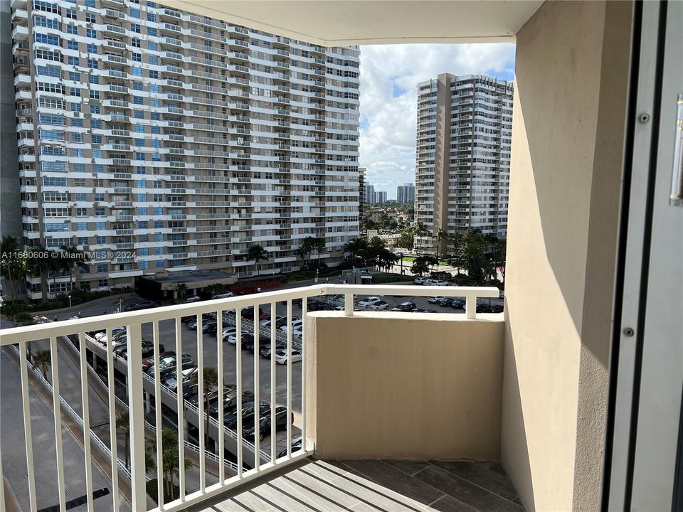 For Sale: $479,900 (2 beds, 1 baths, 870 Square Feet)