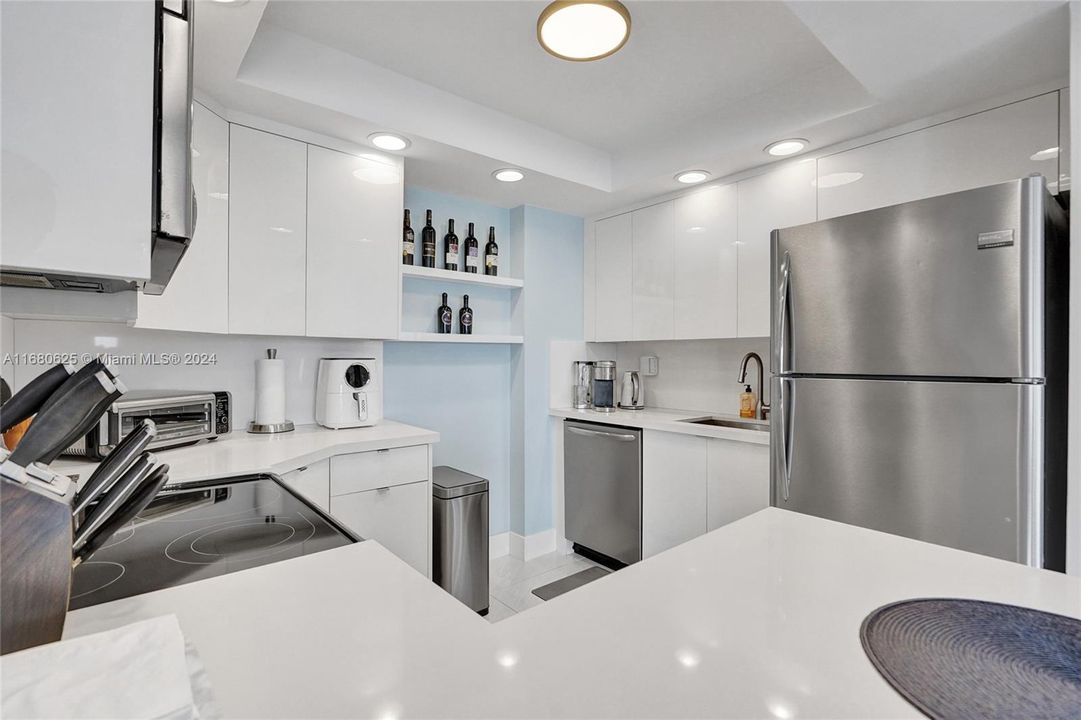 For Sale: $250,000 (1 beds, 1 baths, 861 Square Feet)