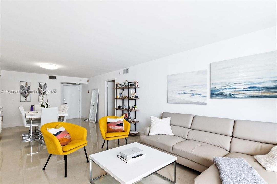 For Sale: $450,000 (2 beds, 2 baths, 1206 Square Feet)