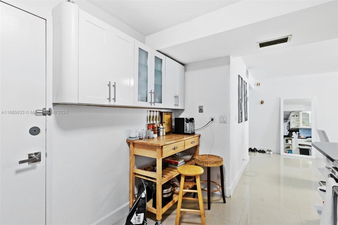 For Sale: $450,000 (2 beds, 2 baths, 1206 Square Feet)