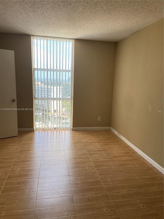 For Sale: $249,000 (2 beds, 2 baths, 1050 Square Feet)