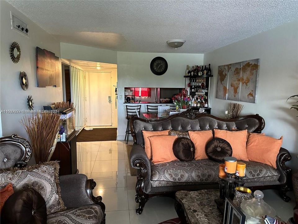 For Sale: $235,000 (2 beds, 2 baths, 820 Square Feet)