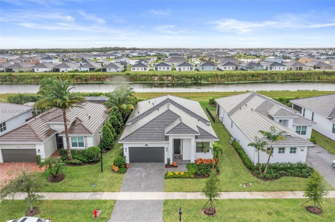 For Sale: $730,000 (3 beds, 3 baths, 2289 Square Feet)