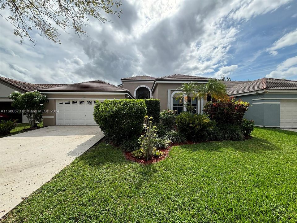 For Sale: $800,000 (4 beds, 2 baths, 2055 Square Feet)