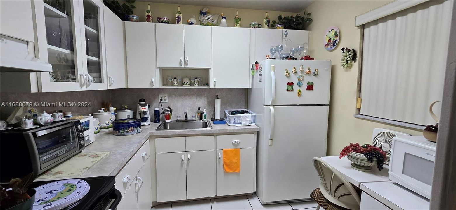 For Sale: $199,000 (1 beds, 1 baths, 644 Square Feet)