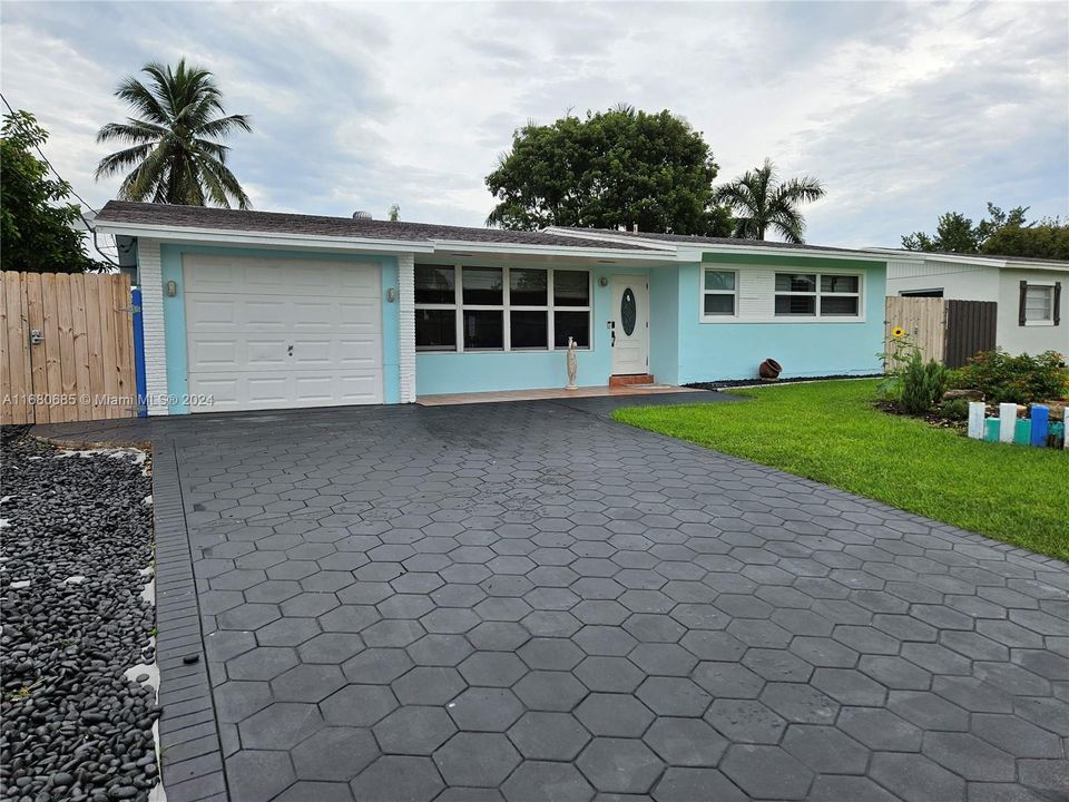 For Sale: $540,000 (4 beds, 2 baths, 1227 Square Feet)