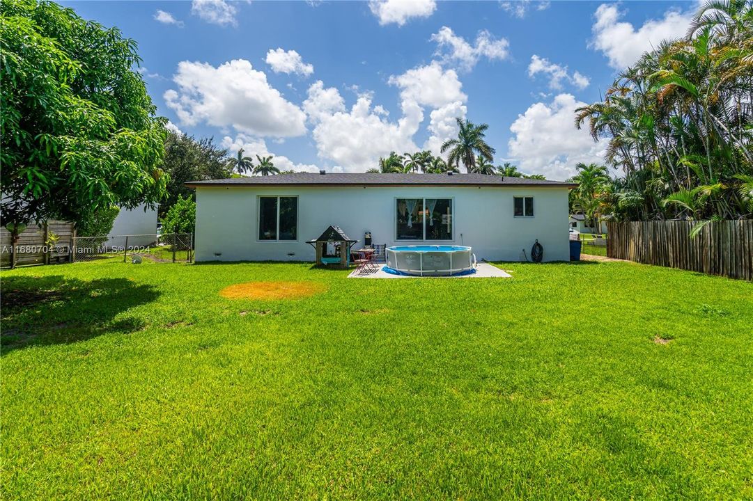 For Sale: $599,000 (2 beds, 2 baths, 1207 Square Feet)