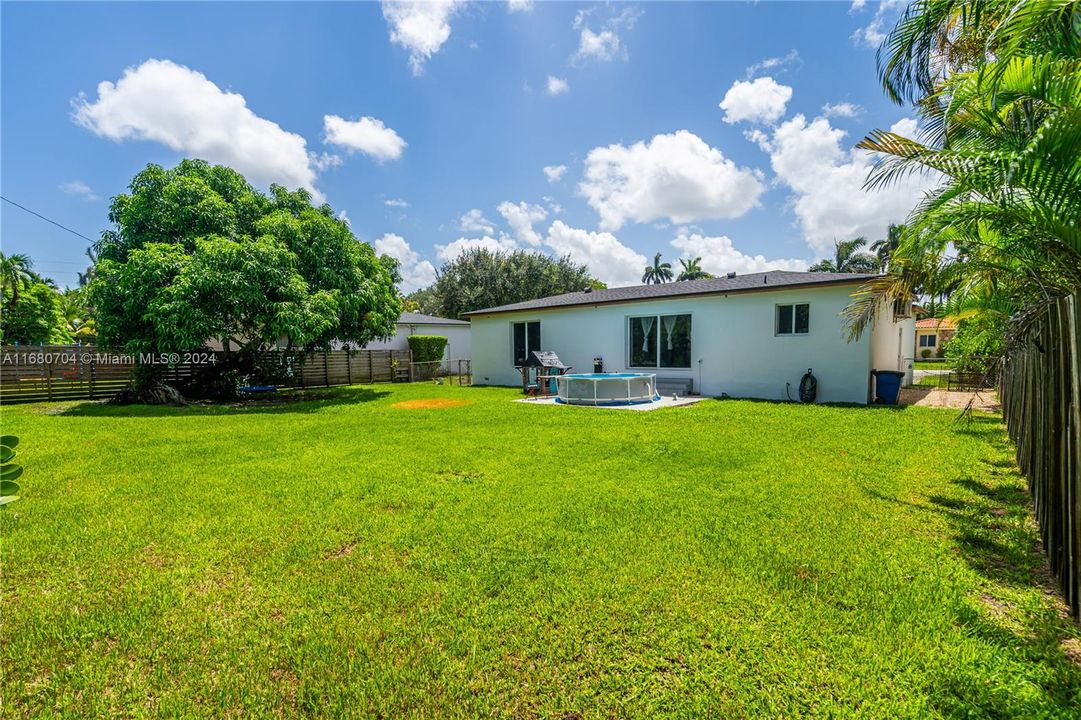 For Sale: $599,000 (2 beds, 2 baths, 1207 Square Feet)