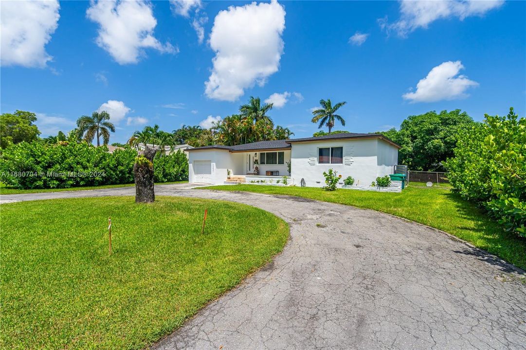 For Sale: $599,000 (2 beds, 2 baths, 1207 Square Feet)