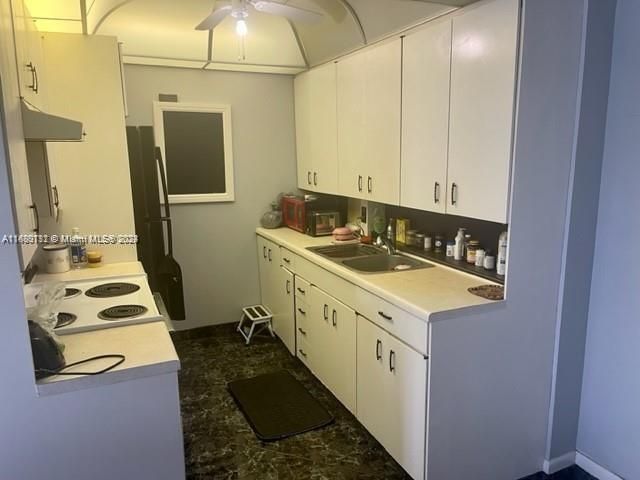 For Sale: $113,900 (1 beds, 1 baths, 738 Square Feet)