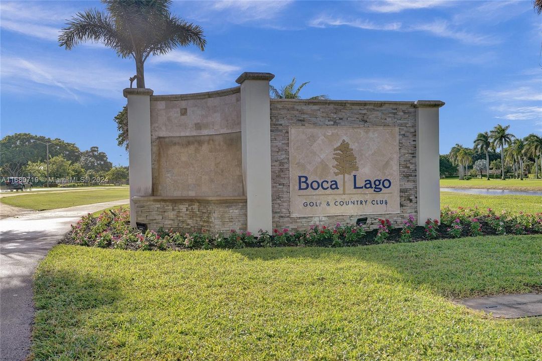 Beautifully Manicured Boca Lago!