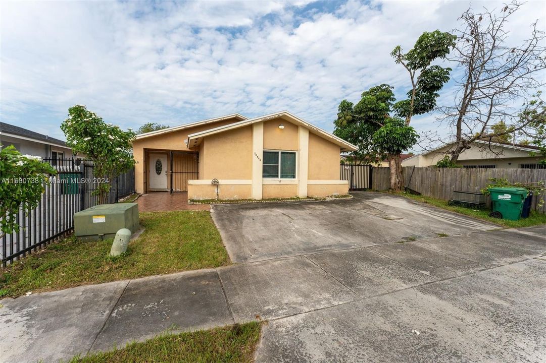 For Sale: $515,000 (3 beds, 2 baths, 1763 Square Feet)